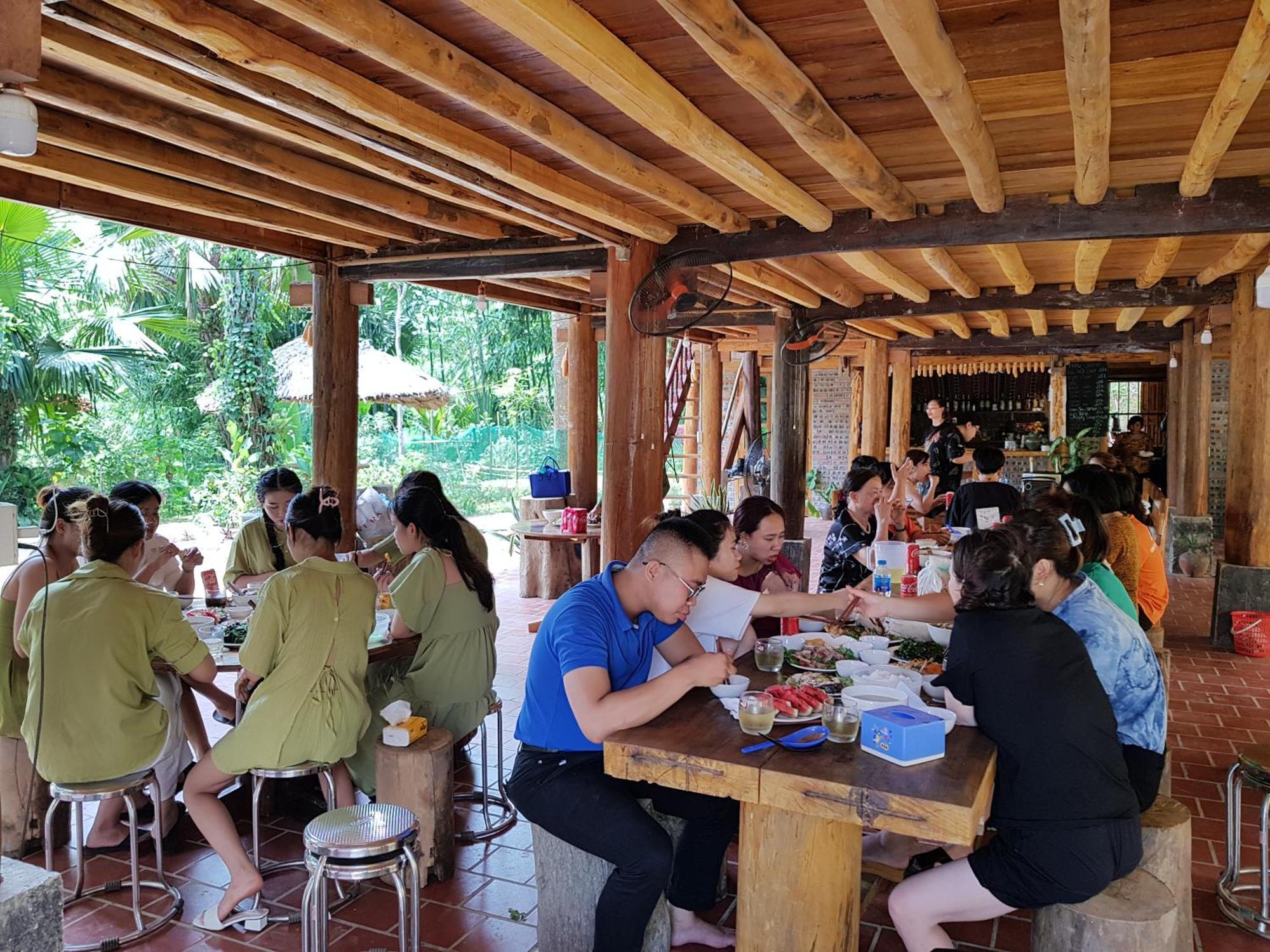 Vu Linh Palm House Homestay - Bungalow イエンバイ エクステリア 写真