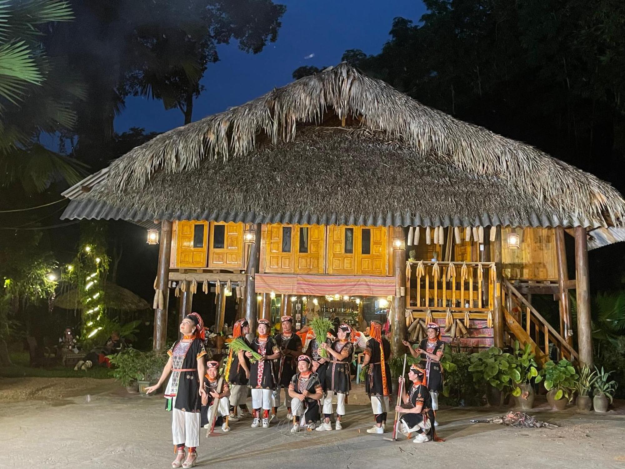 Vu Linh Palm House Homestay - Bungalow イエンバイ エクステリア 写真