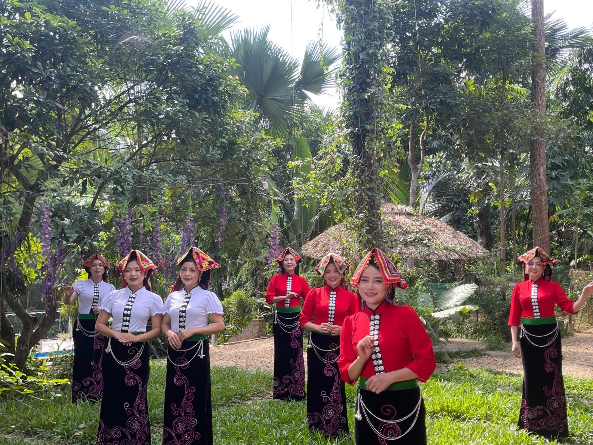 Vu Linh Palm House Homestay - Bungalow イエンバイ エクステリア 写真